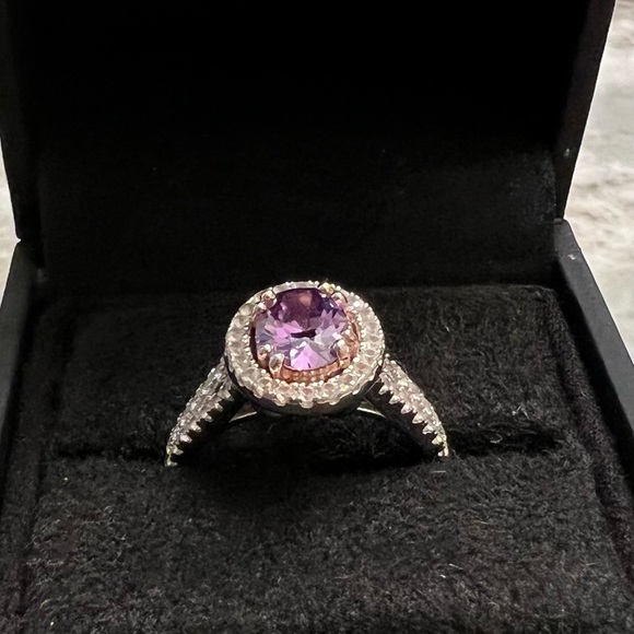 Beautiful Sterling Silver and Rose Gold Amethyst Ring. ๐ - Picture 2 of 9